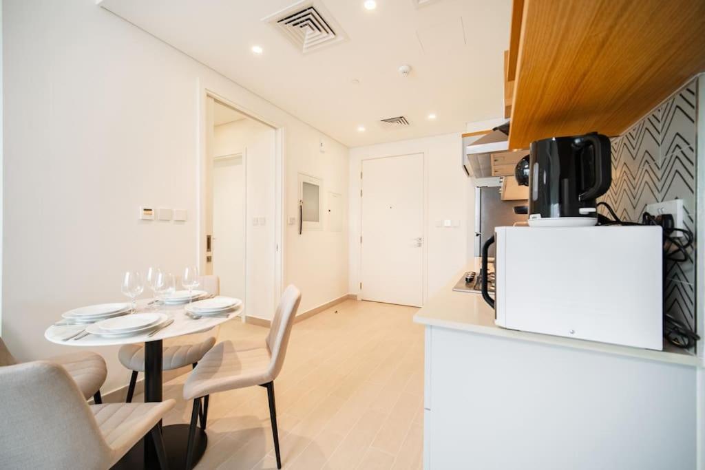 Apartment Hills, Golfville, New 1-bdr Near School & Park *