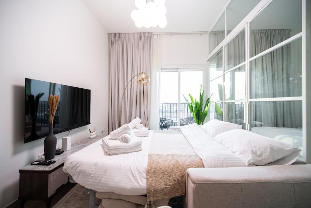 Hills, Golfville, New 1-bdr Near School & Park Apartment Dubai