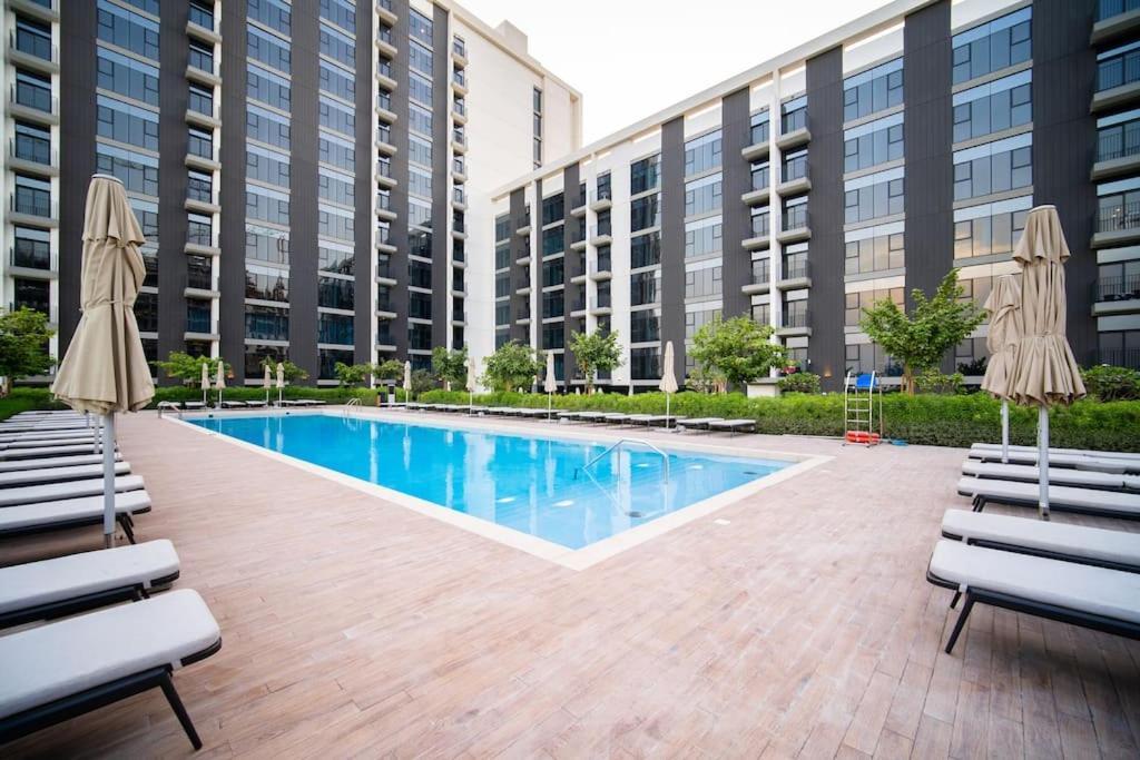 Hills, Golfville, New 1-bdr Near School & Park