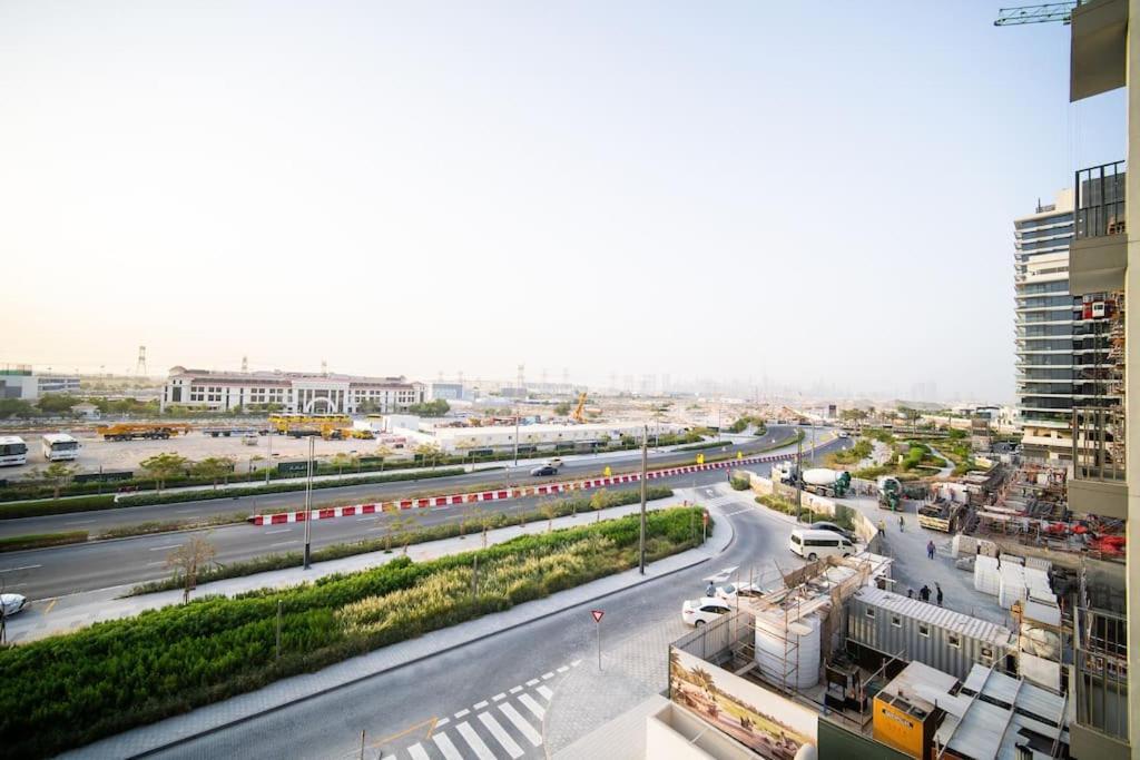 Hills, Golfville, New 1-bdr Near School & Park