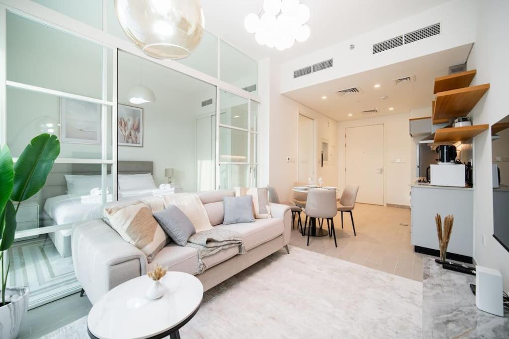 Hills, Golfville, New 1-bdr Near School & Park *