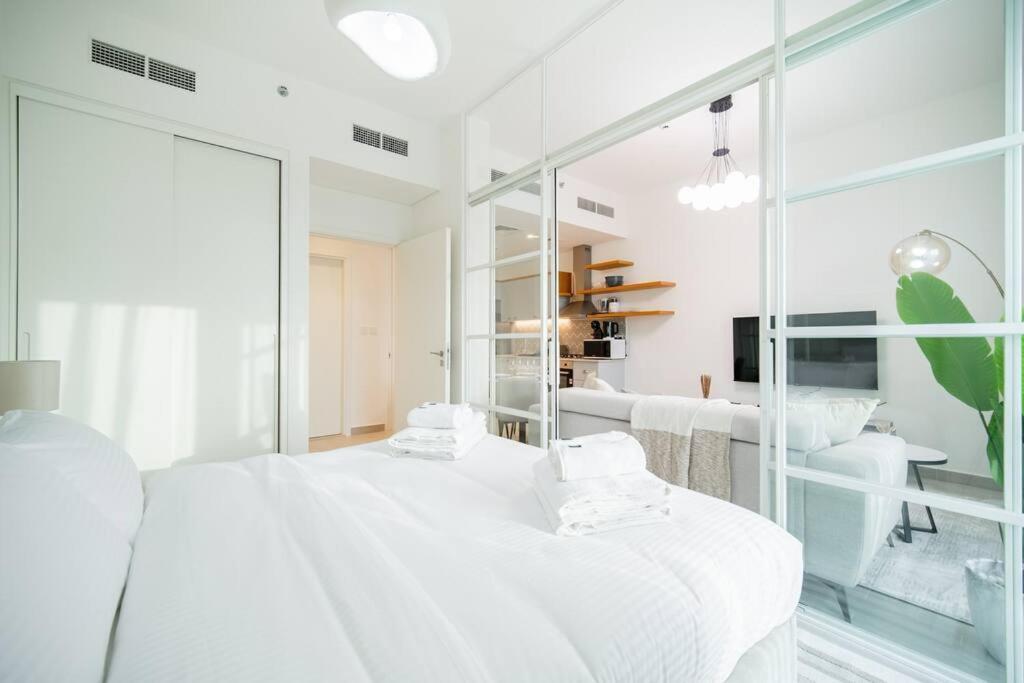 Hills, Golfville, New 1-bdr Near School & Park *